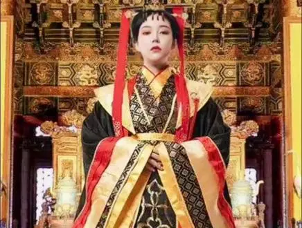 《我的女帝陛下》：甜宠逆袭！看傲娇女帝如何在线掉马甲，俘获忠犬小狼狗！